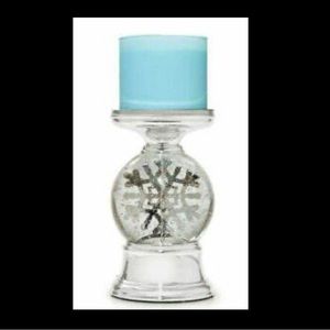 Snowflake ❄️ globe pedestal